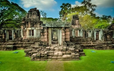 10 Amazing Examples of Nature in Architecture