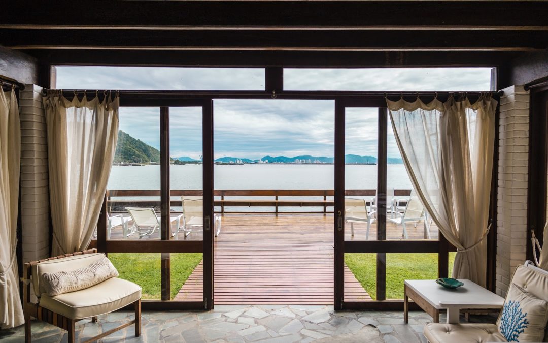Choosing The Perfect Door: Steel Sliding Doors vs. Steel Bi-Fold Doors