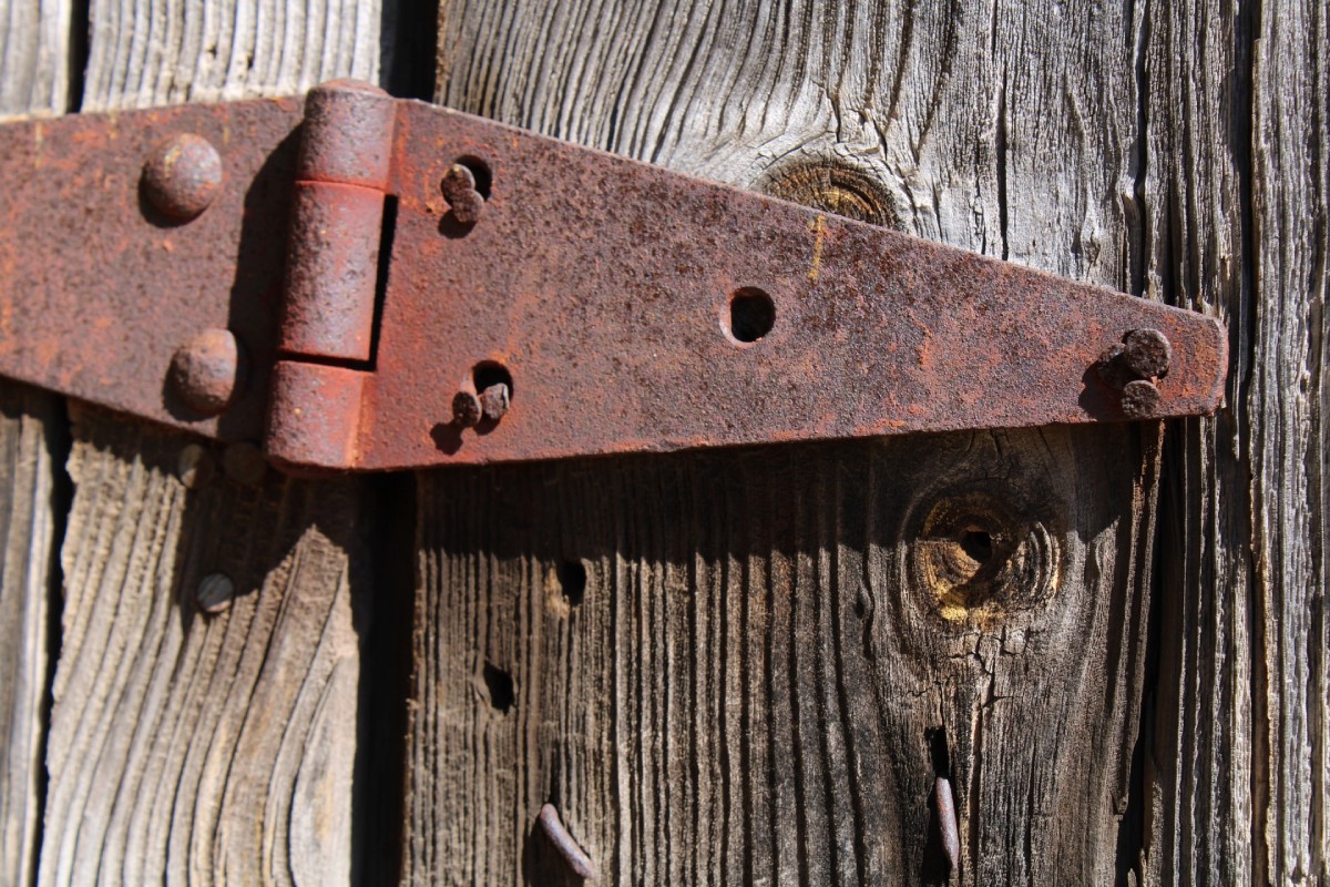 5 Key Tips to Stop Exterior Steel Doors From Rusting
